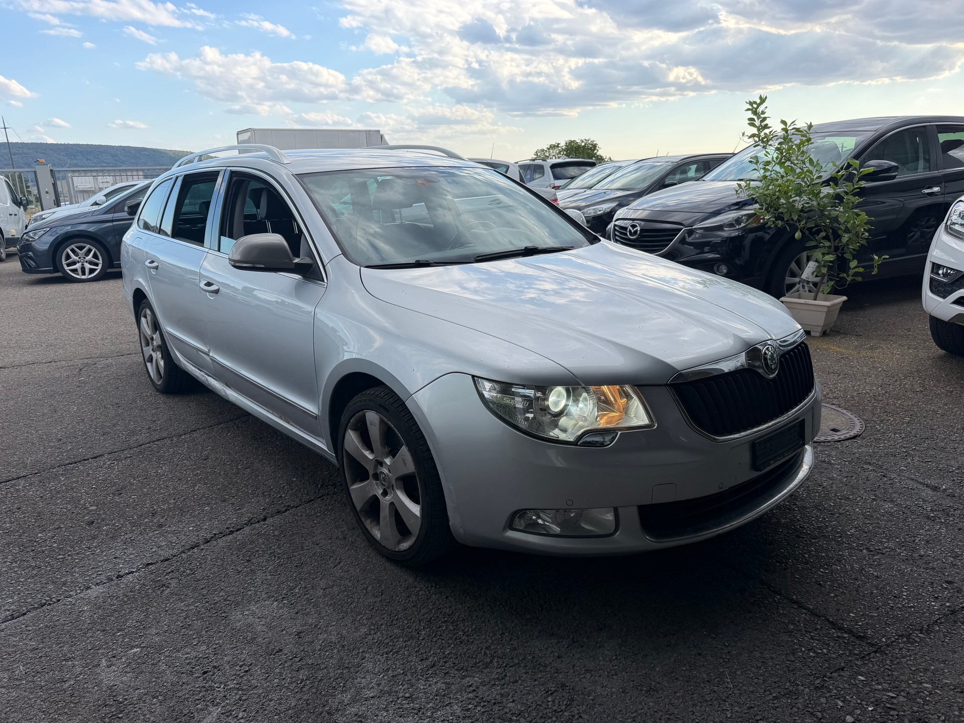 SKODA Superb Combi 1.8 TSI Elegance DSG-image-2