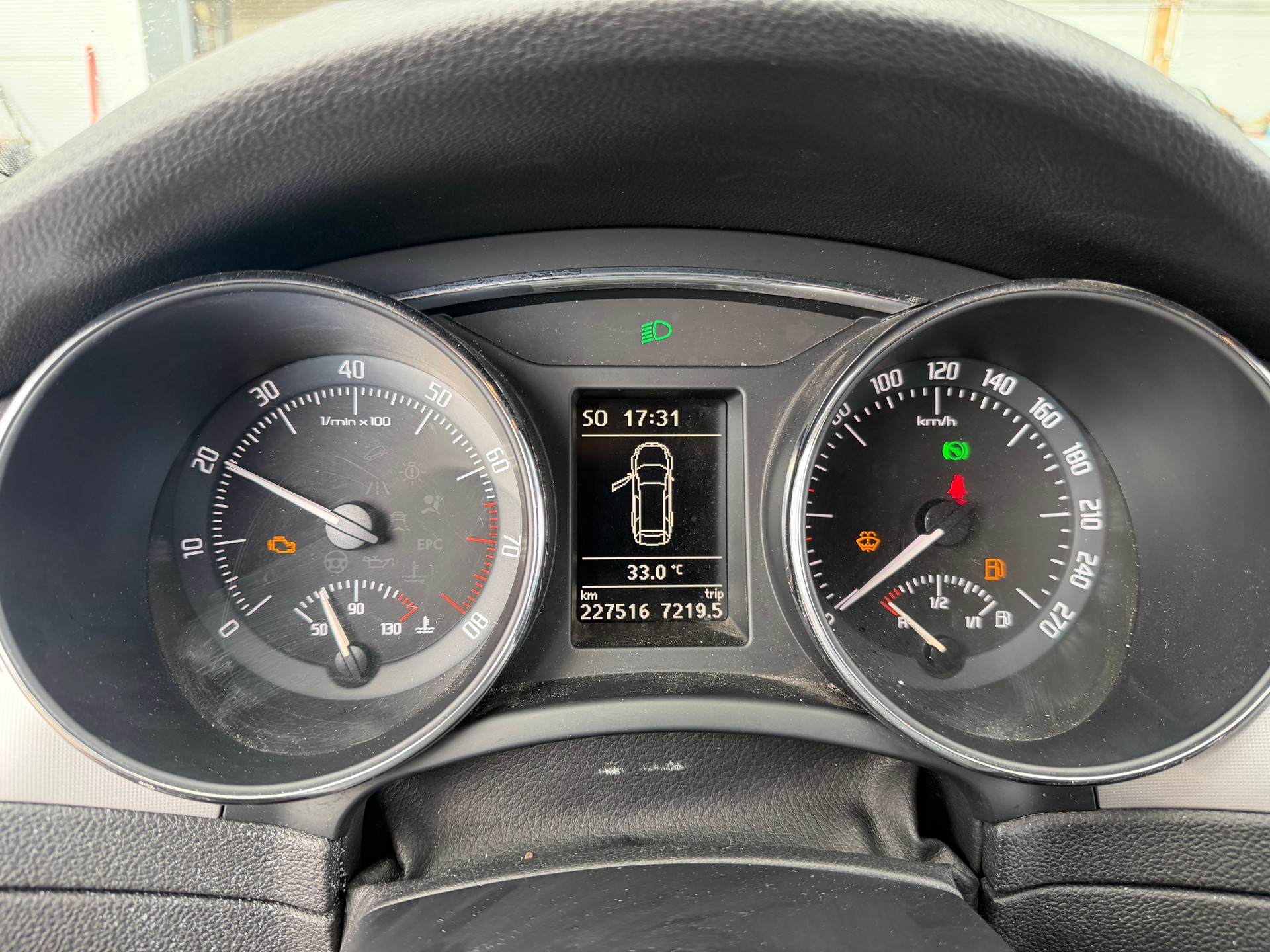 SKODA Superb Combi 1.8 TSI Elegance DSG-image-9