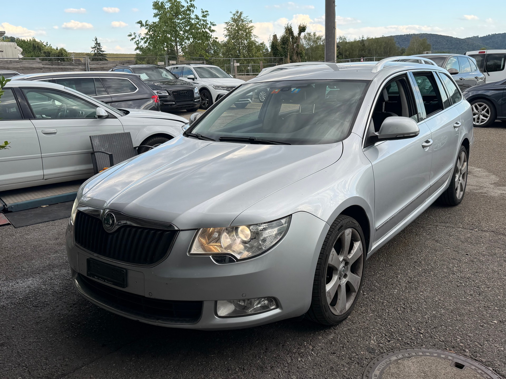 SKODA Superb Combi 1.8 TSI Elegance DSG-image-0