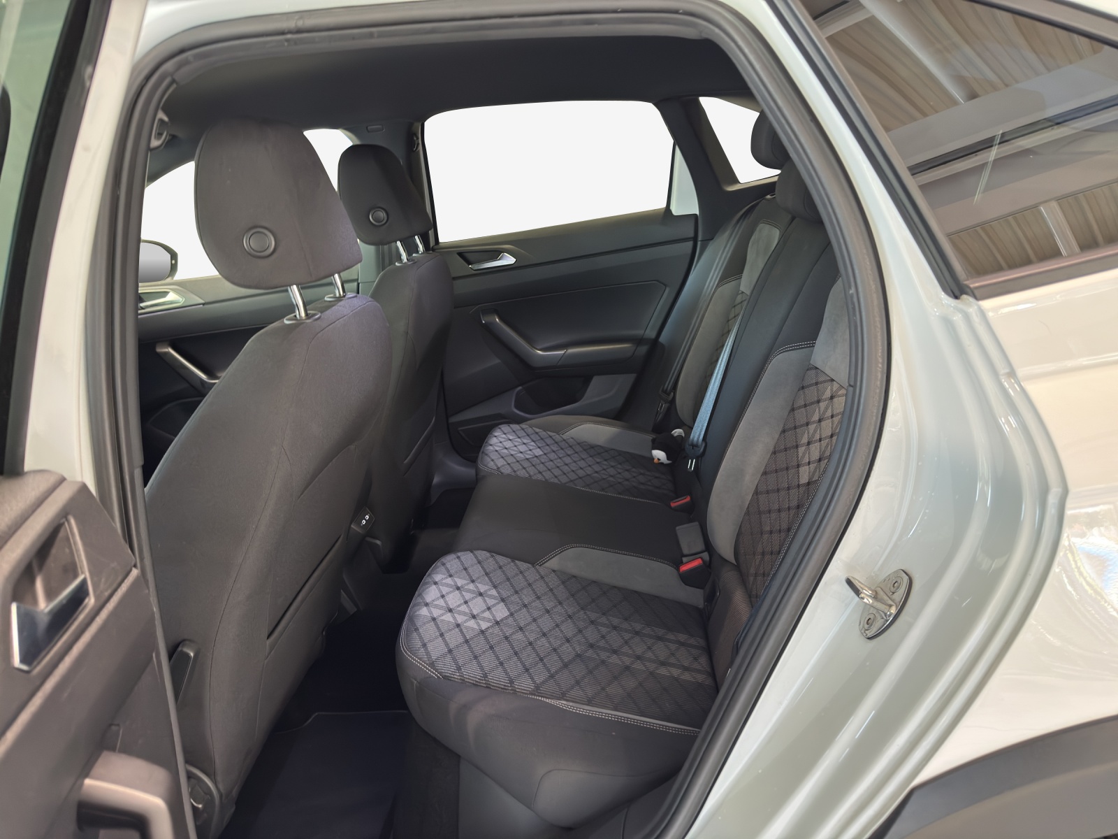 VW Taigo 1.0 TSI R-Line DSG-image-11