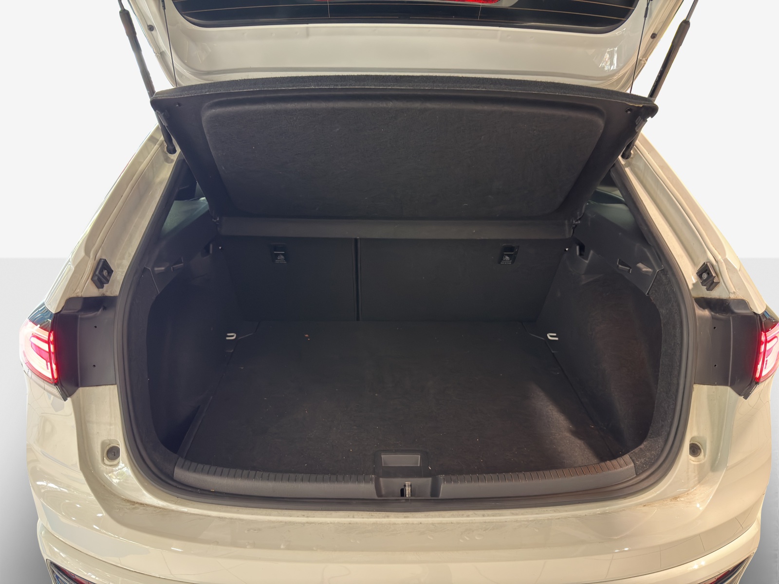 VW Taigo 1.0 TSI R-Line DSG-image-12