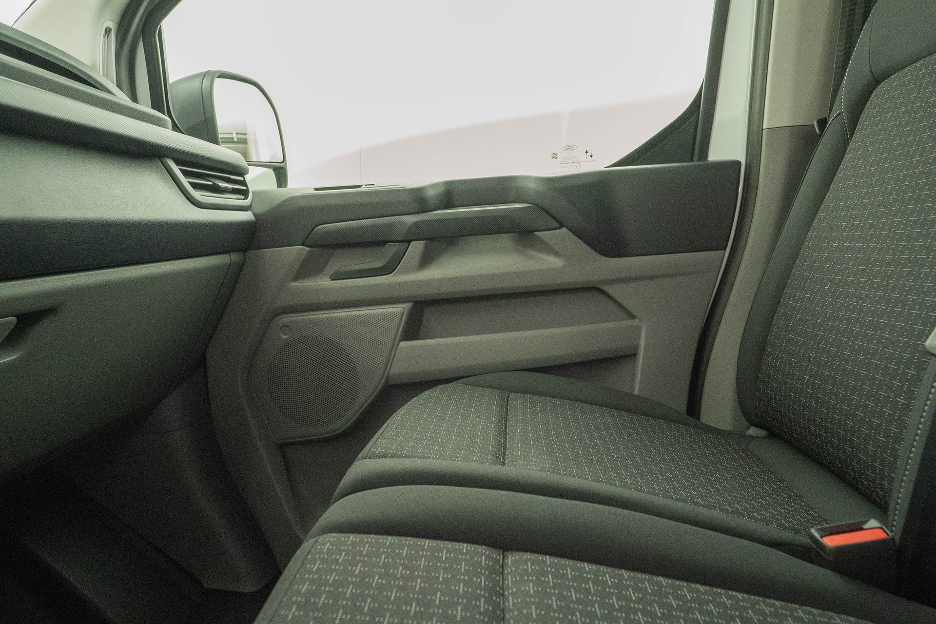 FORD Transit C Van 320 L1 2.5 Duratec 233 Trend PHEV-image-11