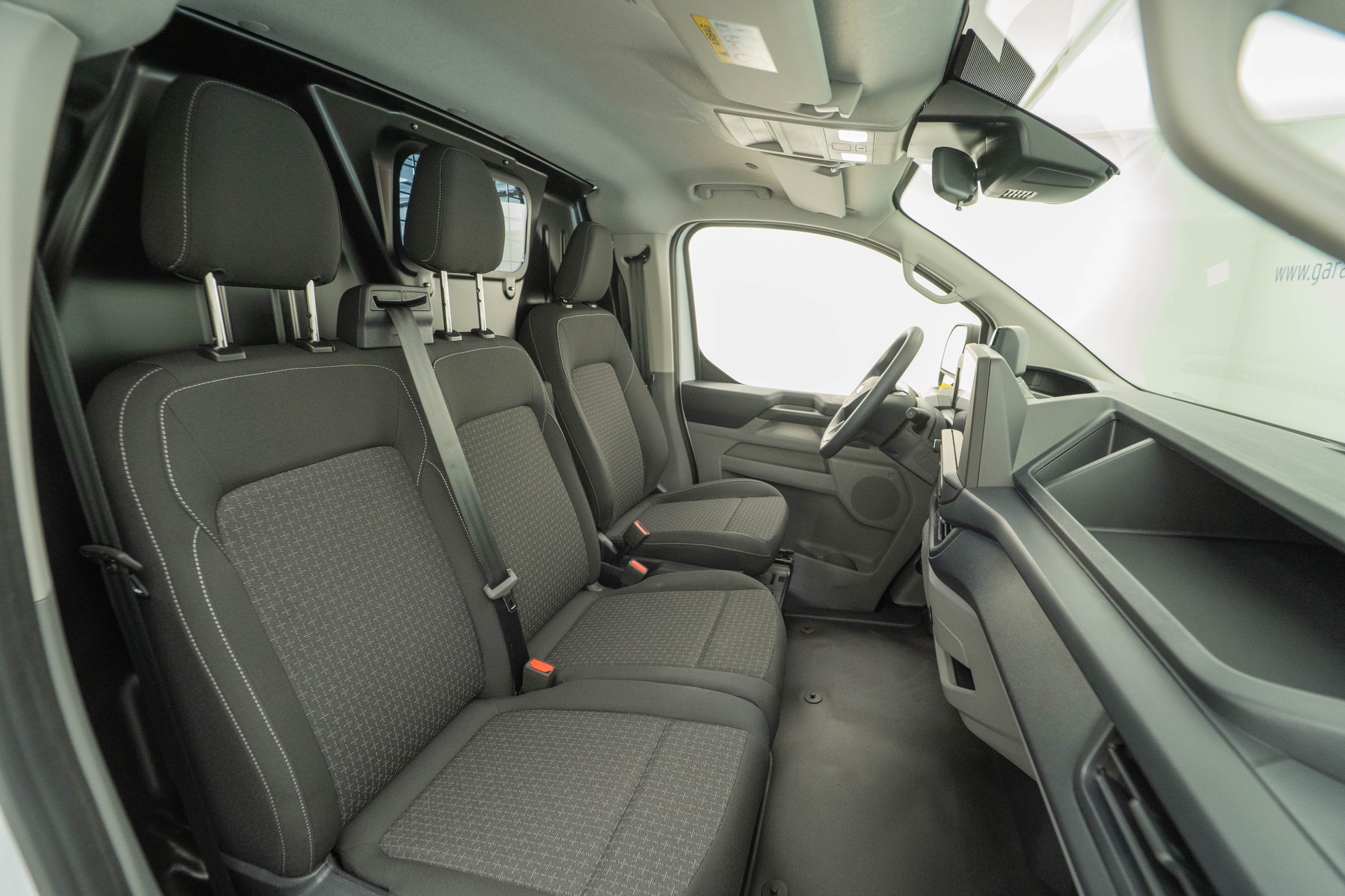 FORD Transit C Van 320 L1 2.5 Duratec 233 Trend PHEV-image-7