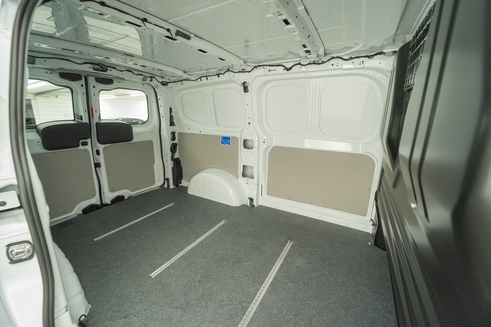 FORD Transit C Van 320 L1 2.5 Duratec 233 Trend PHEV-image-5