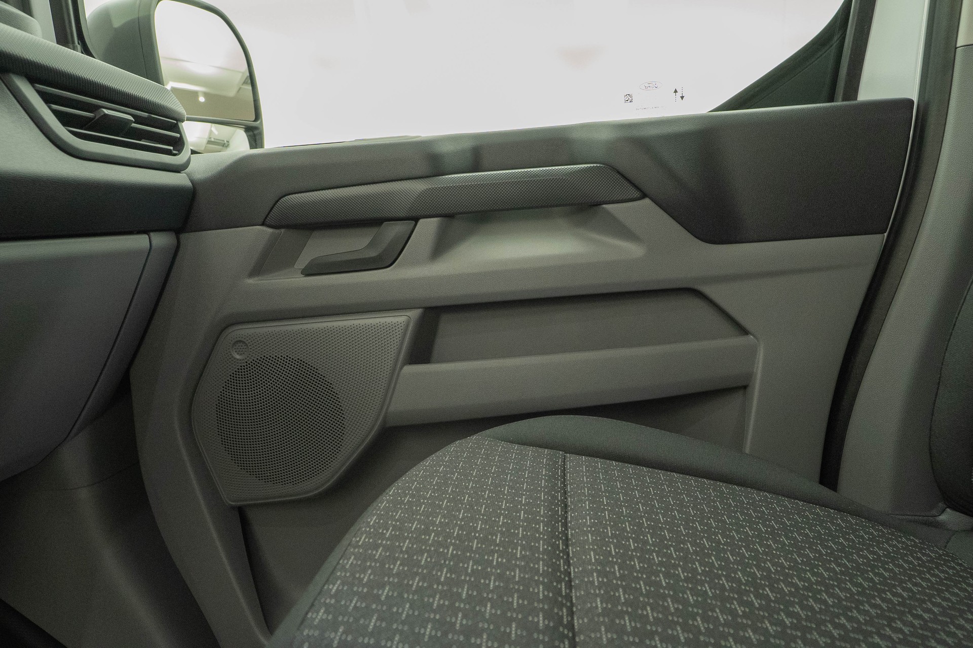 FORD Transit C Van 320 L1 2.5 Duratec 233 Trend PHEV-image-9
