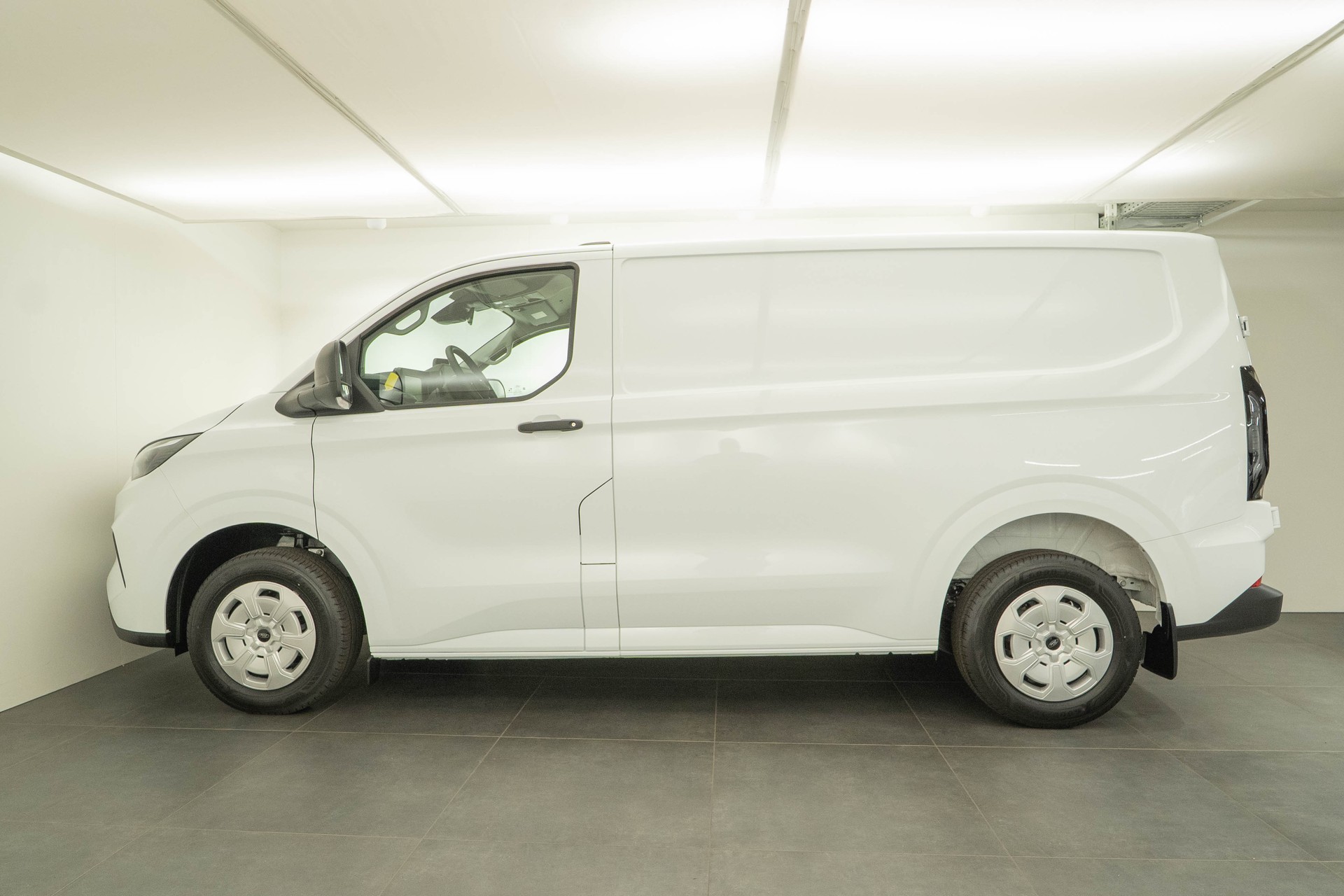 FORD Transit C Van 320 L1 2.5 Duratec 233 Trend PHEV-image-2