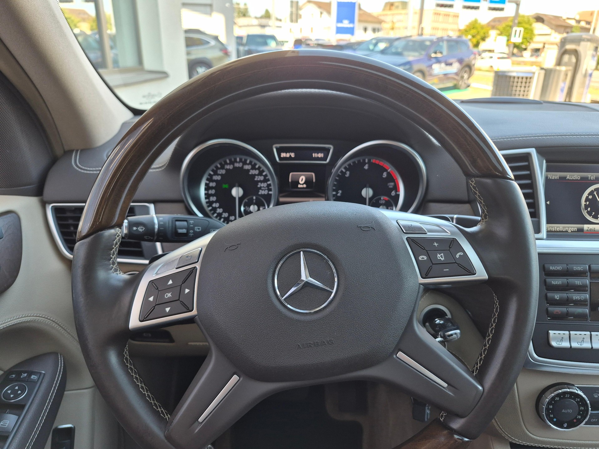 MERCEDES-BENZ ML 350 CDI BlueTec-image-11