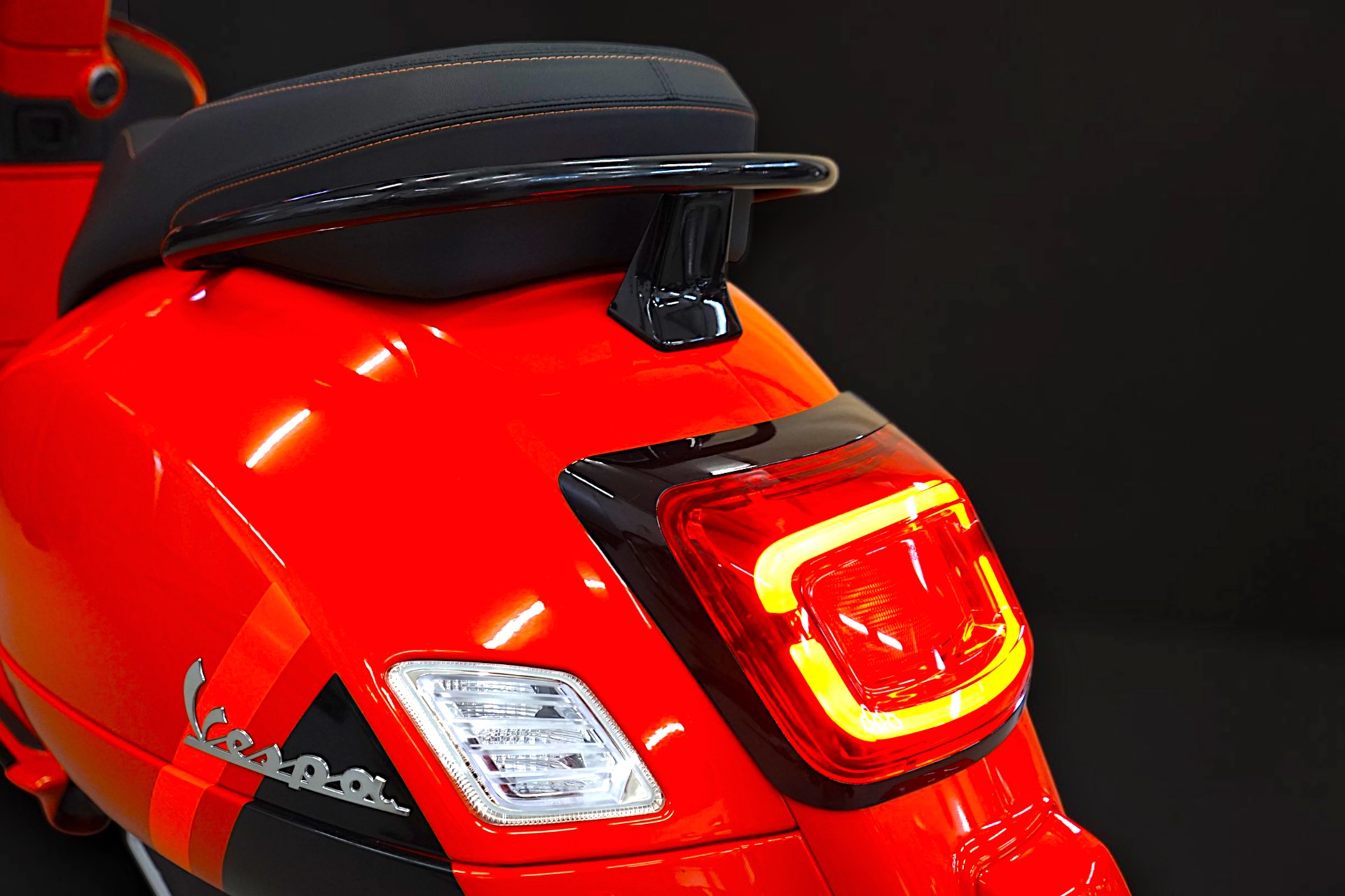 PIAGGIO Vespa GTS 125 Super Sport ABS-image-6