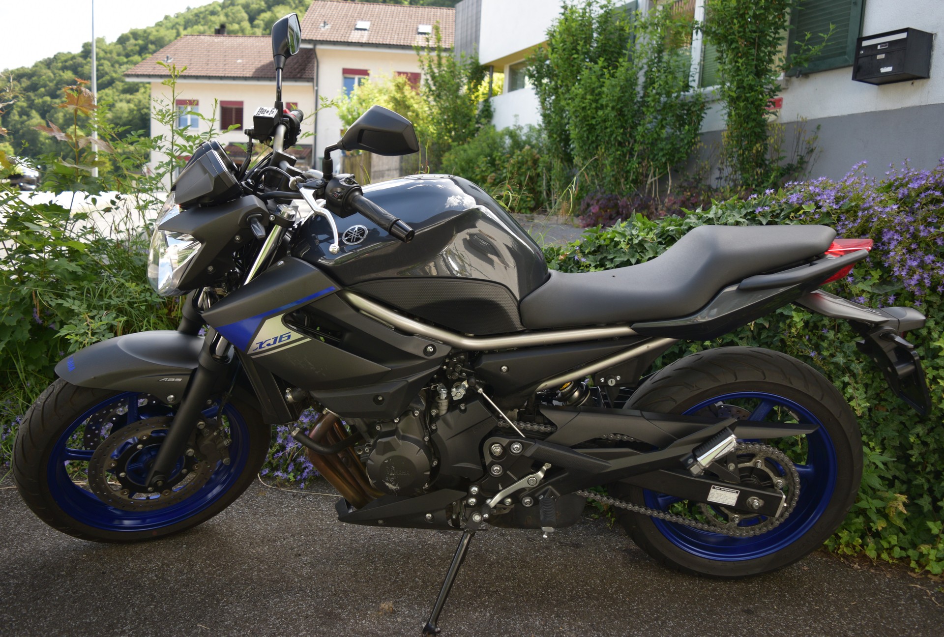 YAMAHA XJ6NA