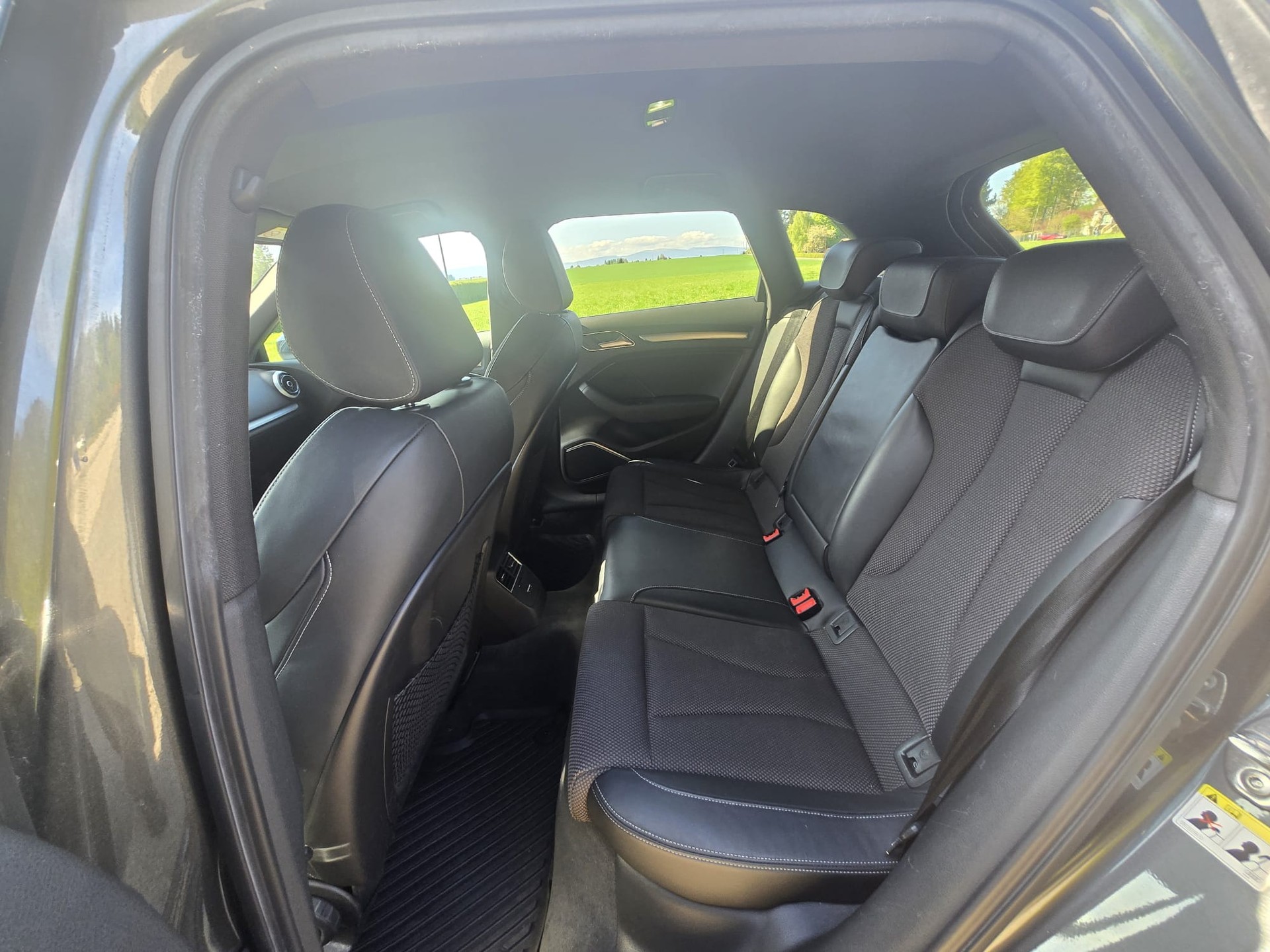 AUDI A3 Sportback 1.5 TFSI S-tronic Sport-image-14
