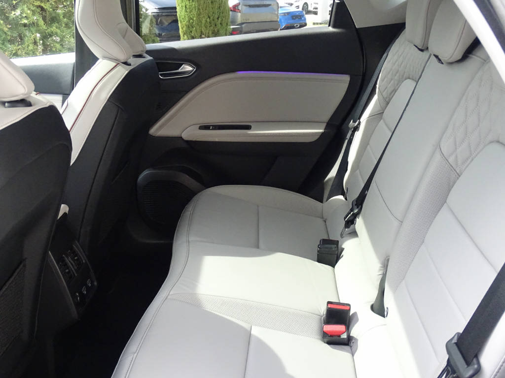 RENAULT Captur 1.6 E-Tech Plug-in Initial Paris-image-7