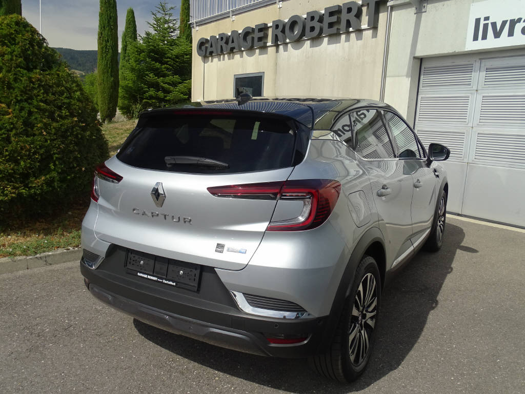 RENAULT Captur 1.6 E-Tech Plug-in Initial Paris-showroom-element-2