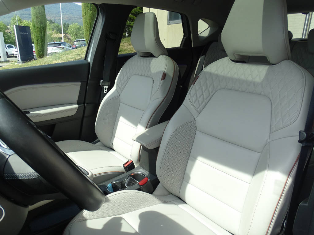 RENAULT Captur 1.6 E-Tech Plug-in Initial Paris-image-4