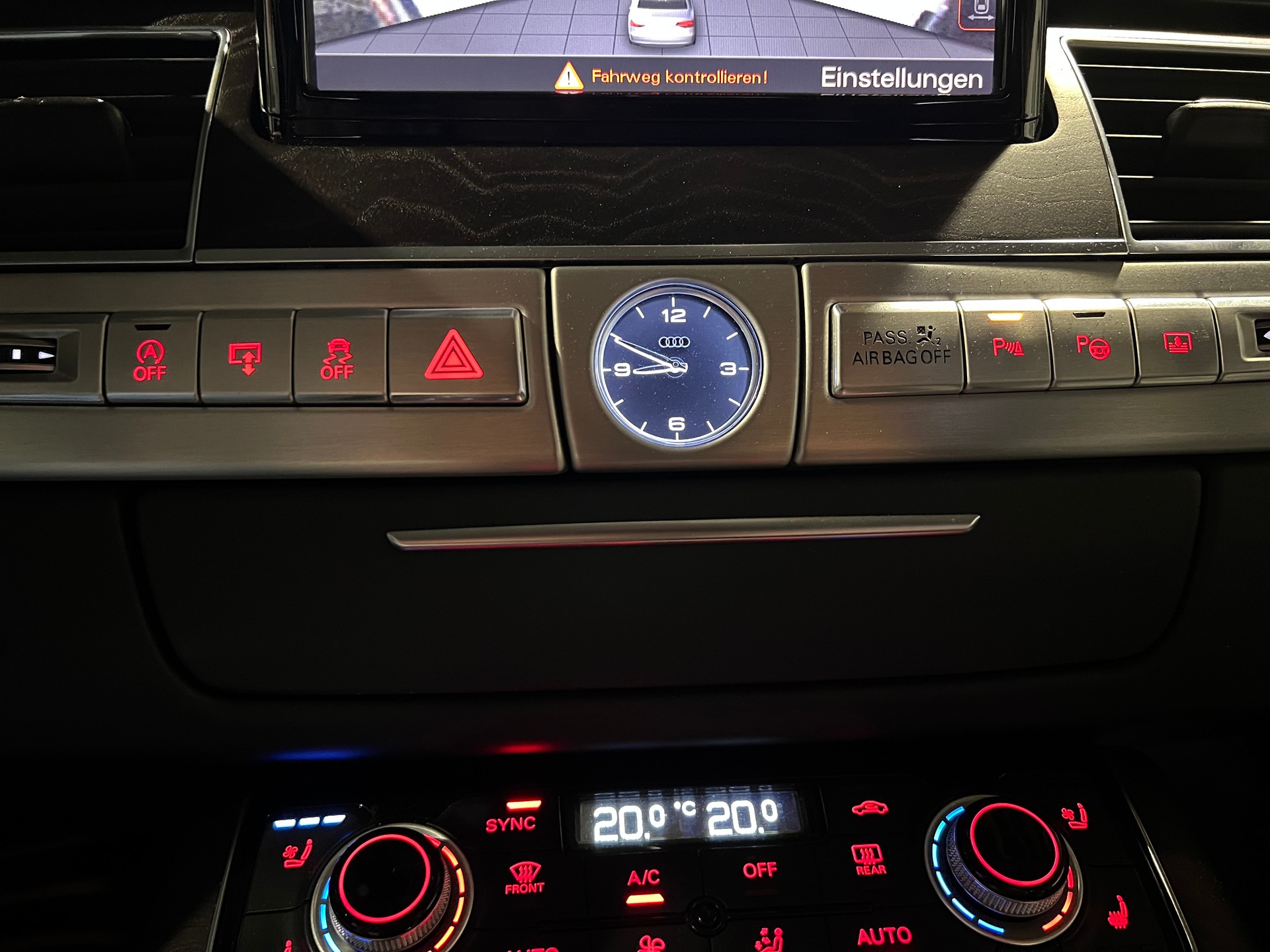 AUDI A8 L 3.0 TDI quattro tiptronic-image-28