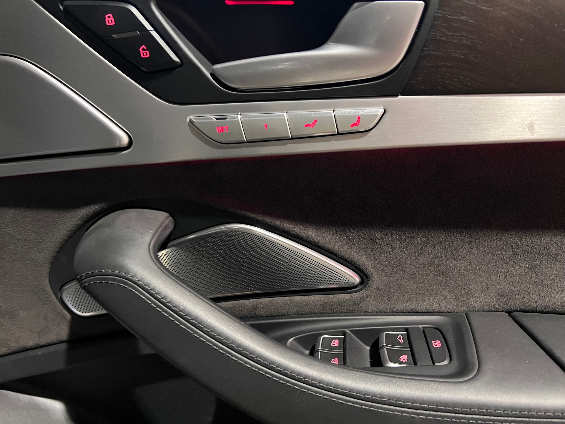 AUDI A8 L 3.0 TDI quattro tiptronic-image-22