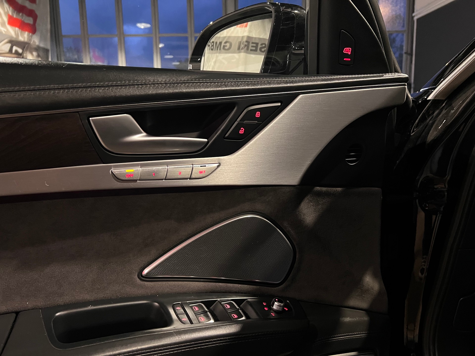 AUDI A8 L 3.0 TDI quattro tiptronic-image-30