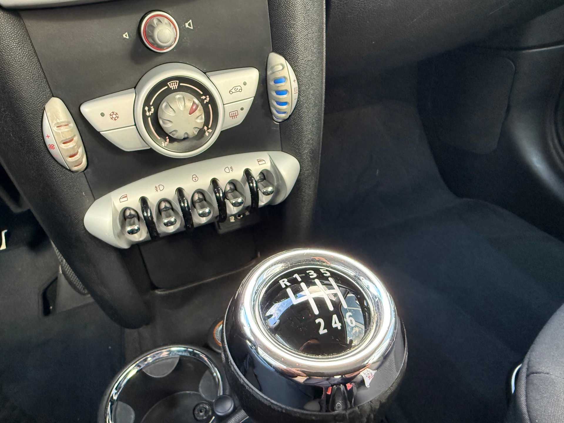MINI One-image-10
