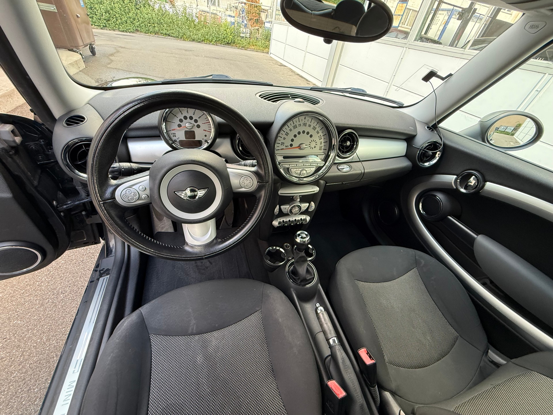 MINI One-image-9