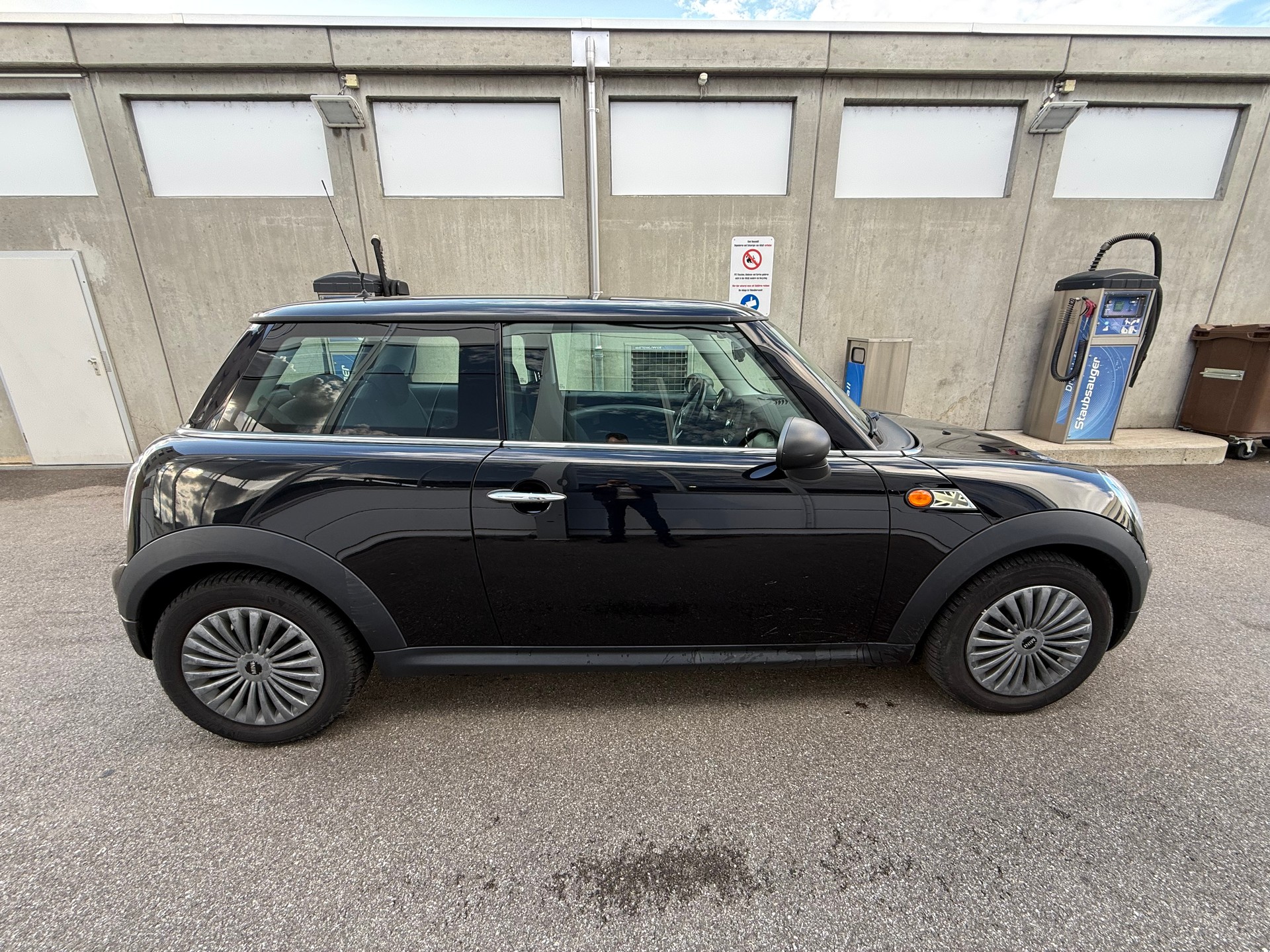 MINI One-image-2