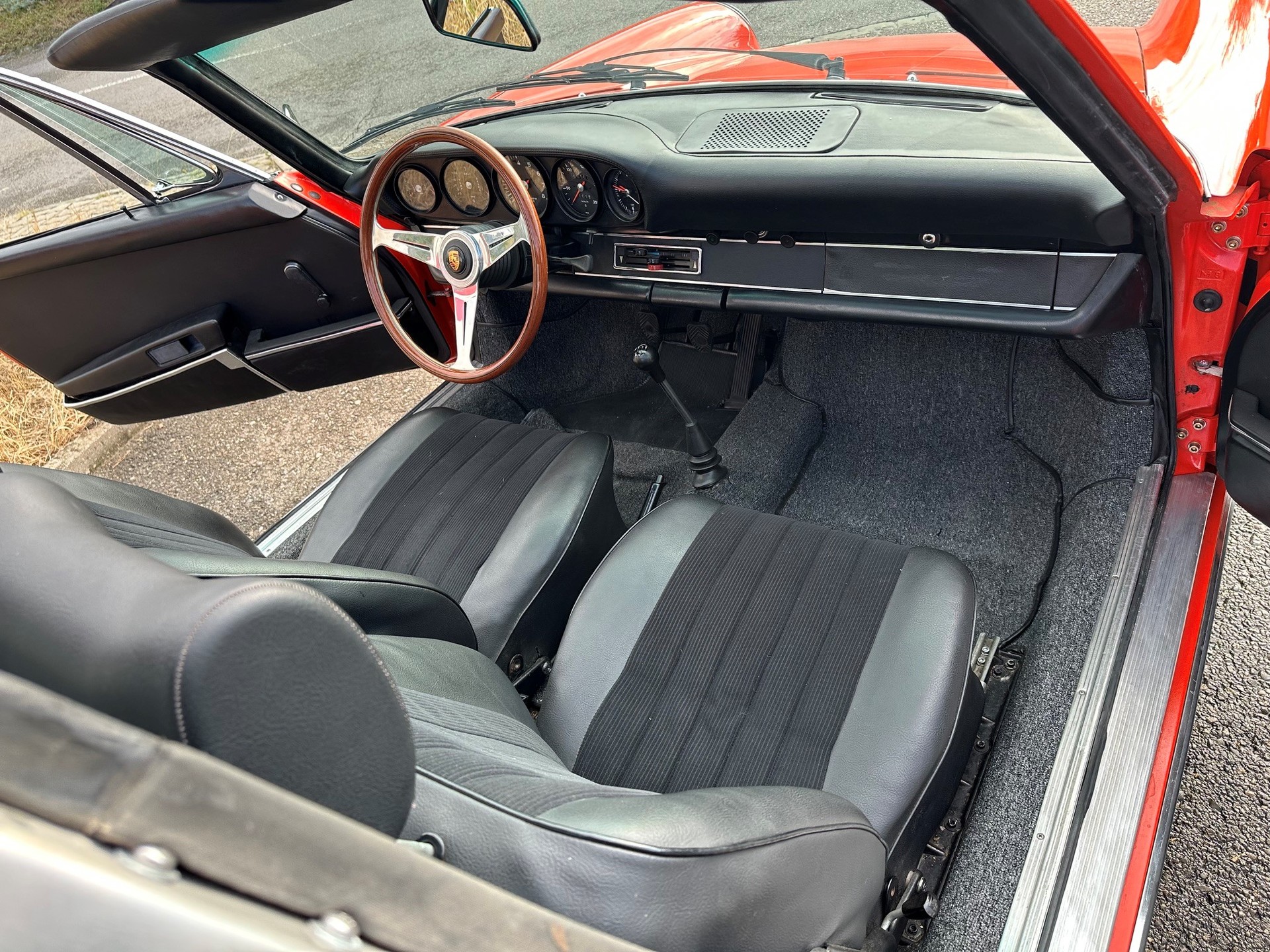 PORSCHE Targa 911 E (Oelklappe)-image-6