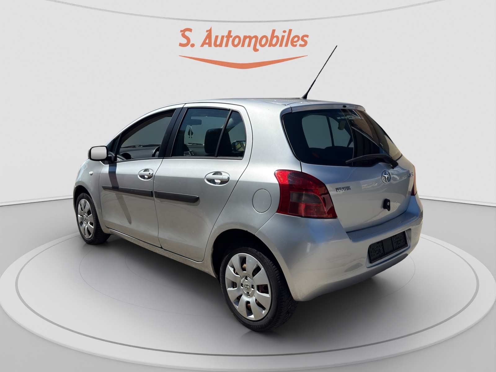 TOYOTA Yaris 1.3 Linea Sol-image-5