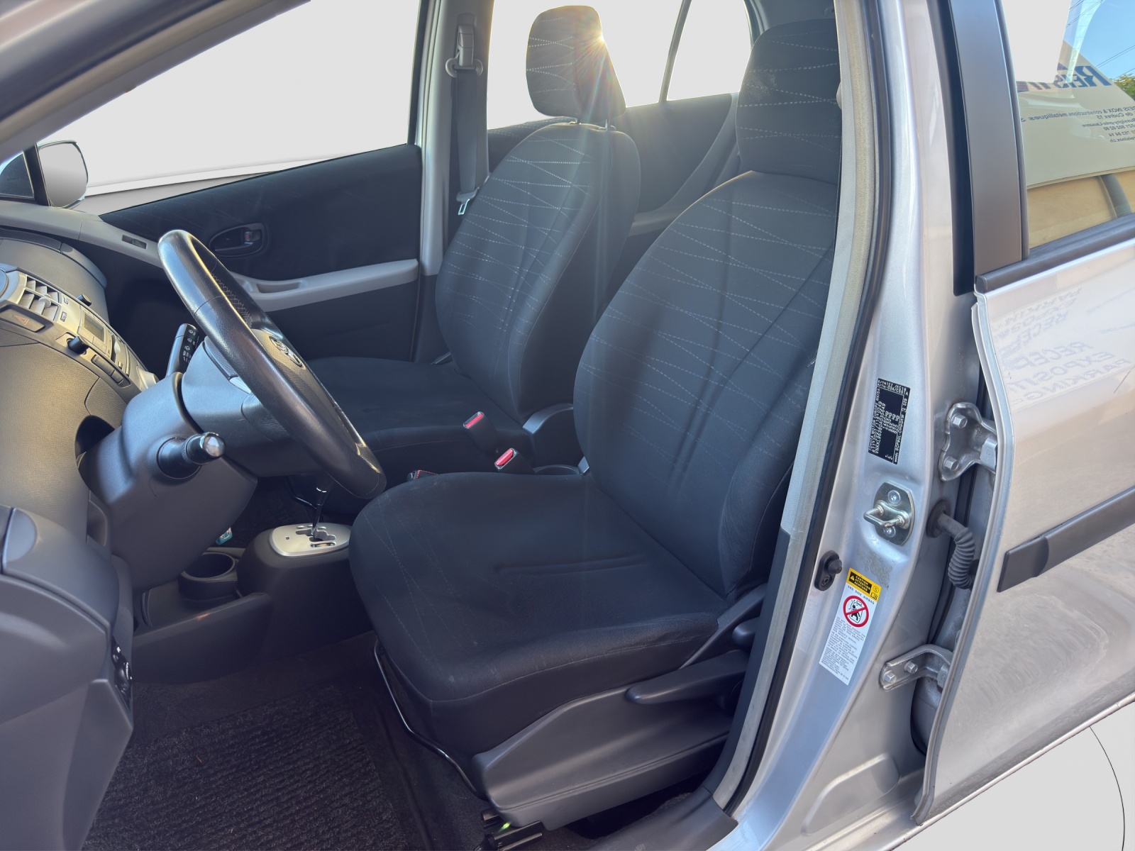 TOYOTA Yaris 1.3 Linea Sol-image-10