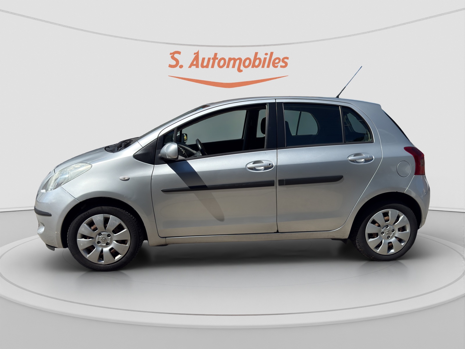 TOYOTA Yaris 1.3 Linea Sol-image-3