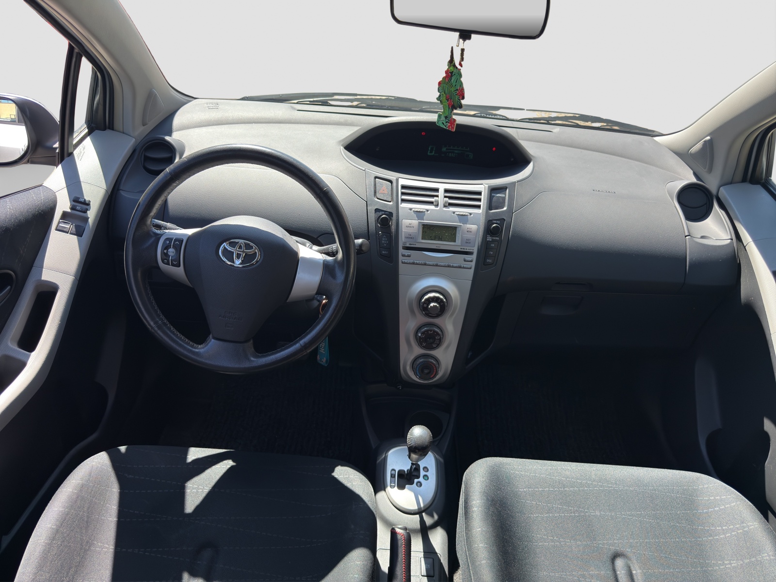 TOYOTA Yaris 1.3 Linea Sol-image-14