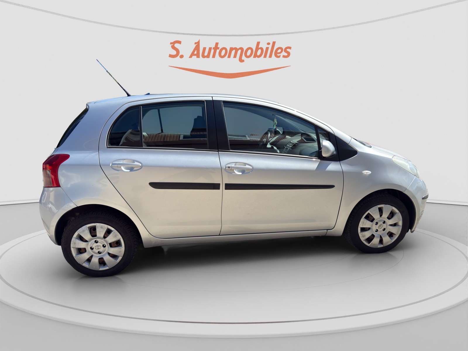 TOYOTA Yaris 1.3 Linea Sol-image-6
