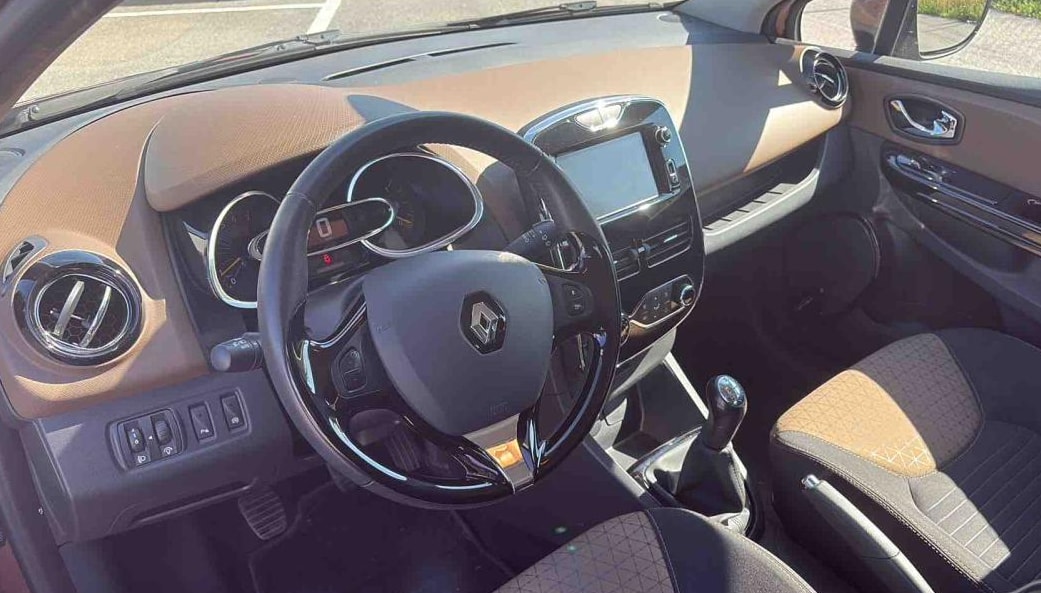 RENAULT Clio 0.9 12V Swiss Edition-image-4