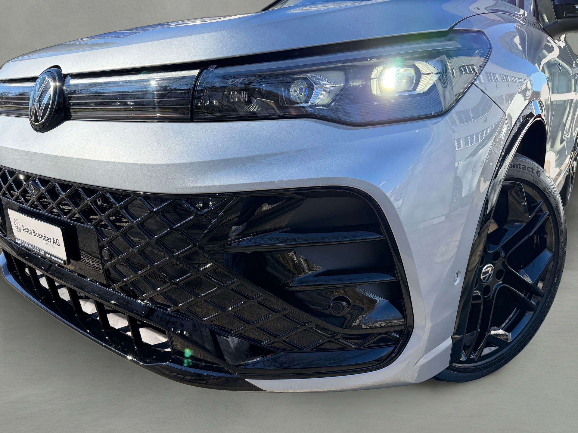 VW Tiguan 2.0 TSI DSG R-Line 4Motion-image-2