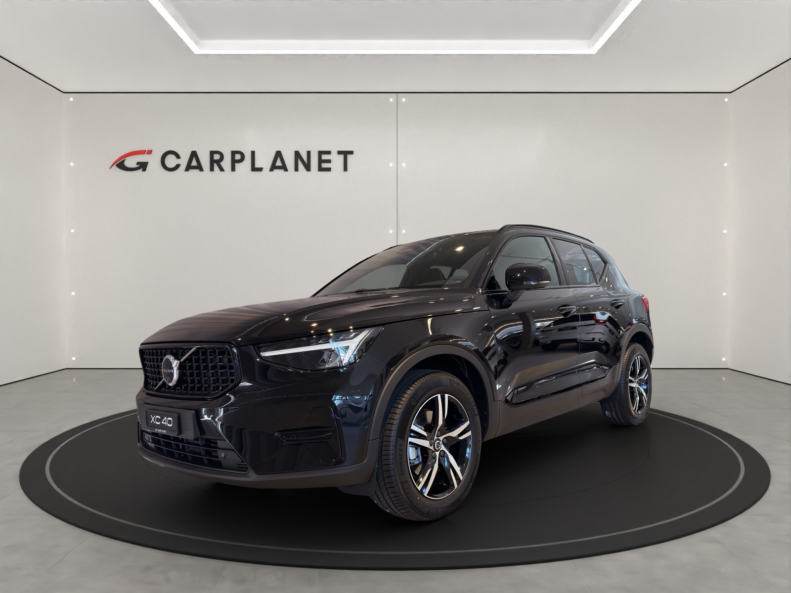 VOLVO XC40 2.0 B3 MH Plus Dark-image-0
