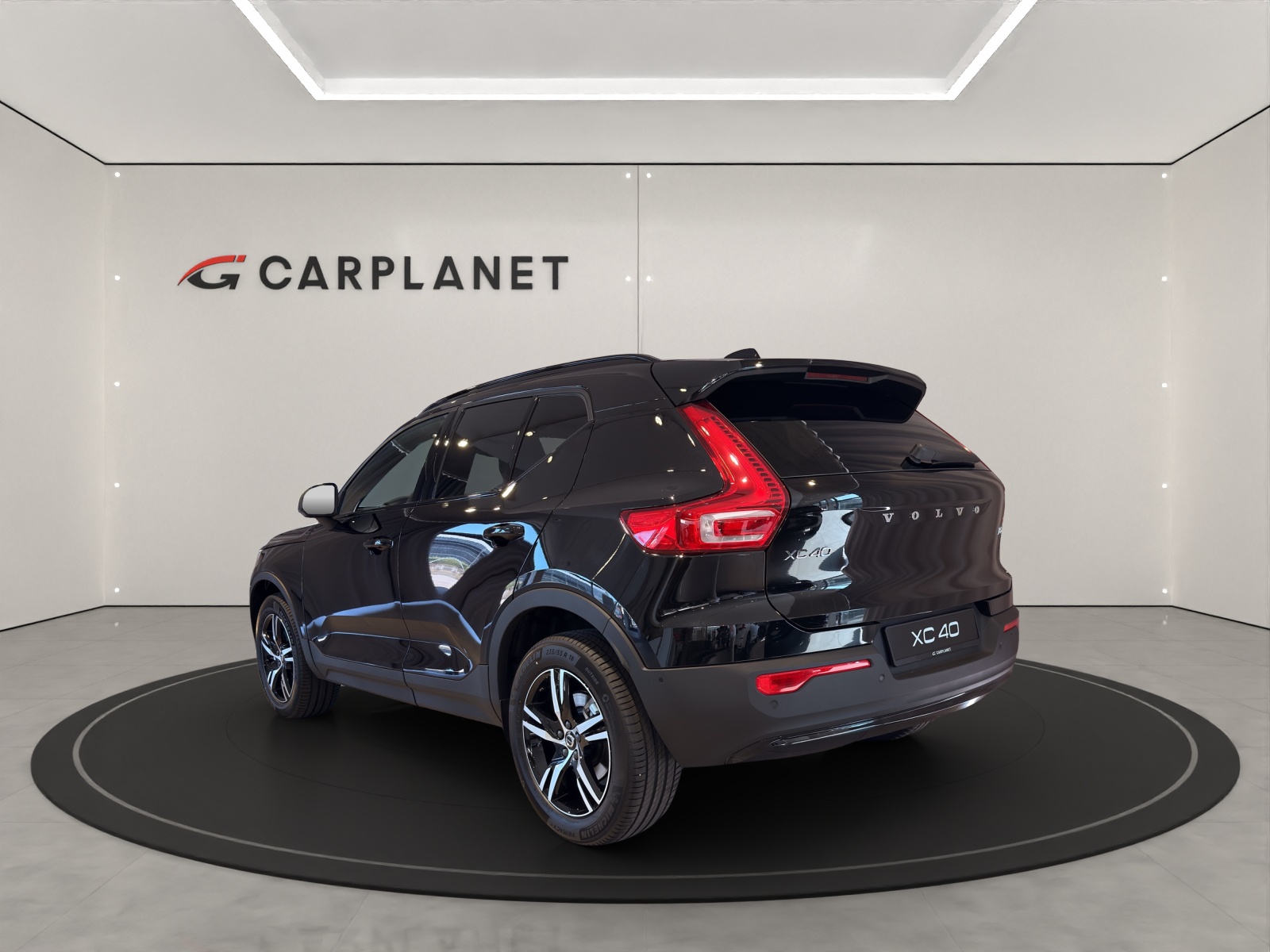 VOLVO XC40 2.0 B3 MH Plus Dark-image-3