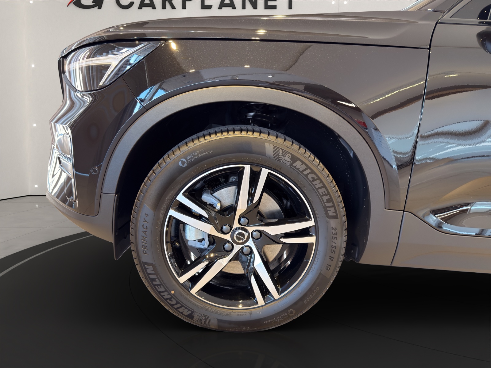 VOLVO XC40 2.0 B3 MH Plus Dark-image-11