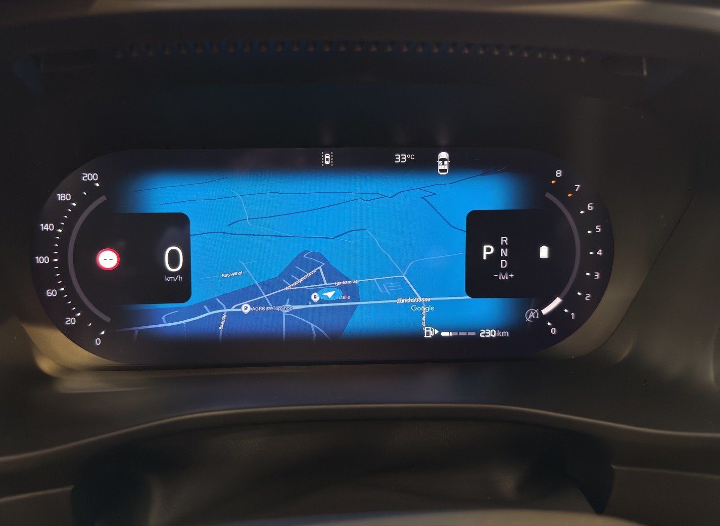 VOLVO XC40 2.0 B3 MH Plus Dark-image-6