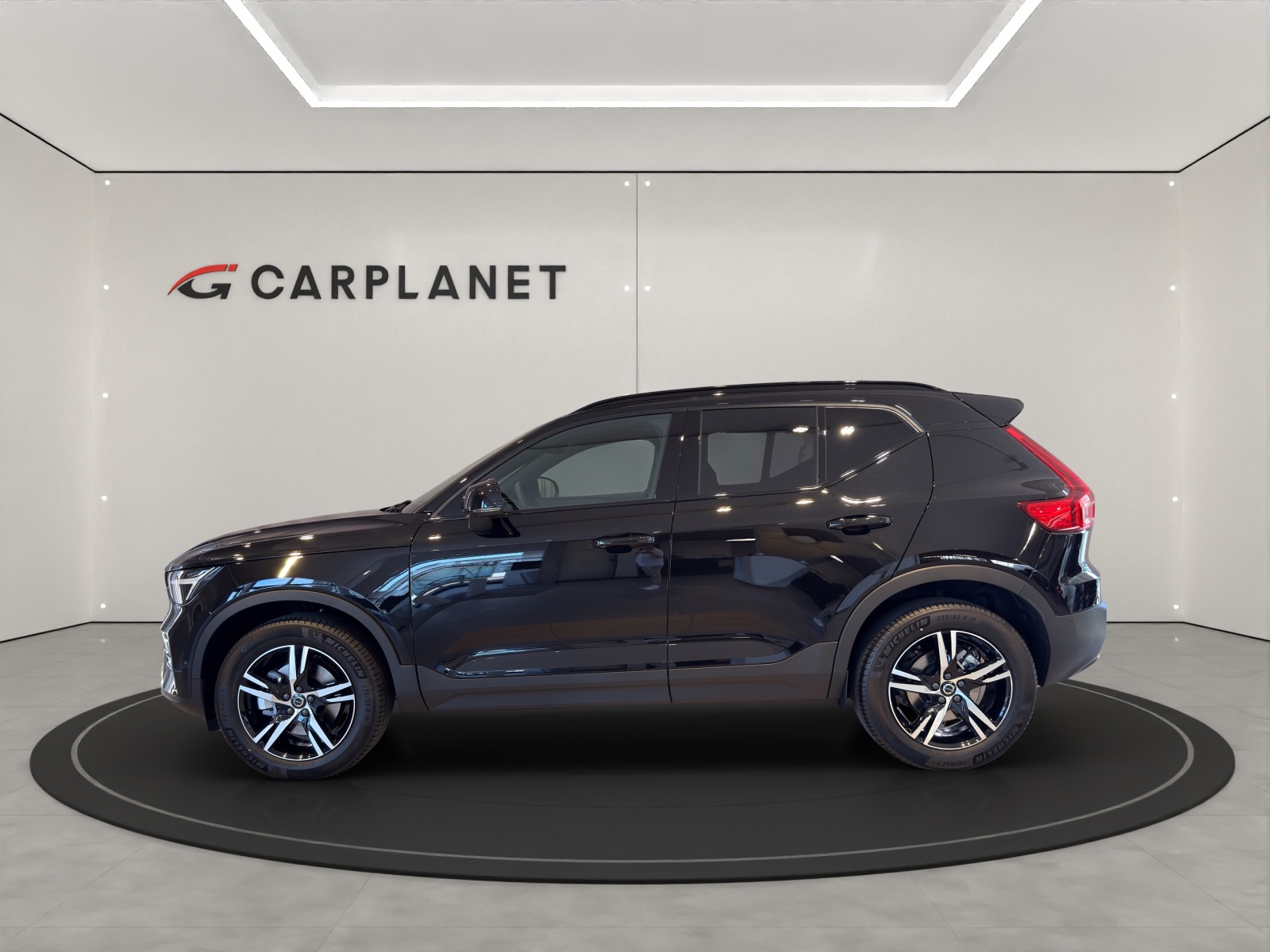 VOLVO XC40 2.0 B3 MH Plus Dark-image-2