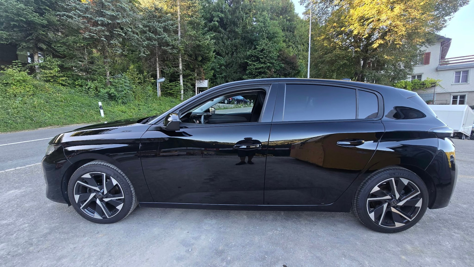 PEUGEOT 308 1.2 Pure Tech Allure Pack EAT8-image-2