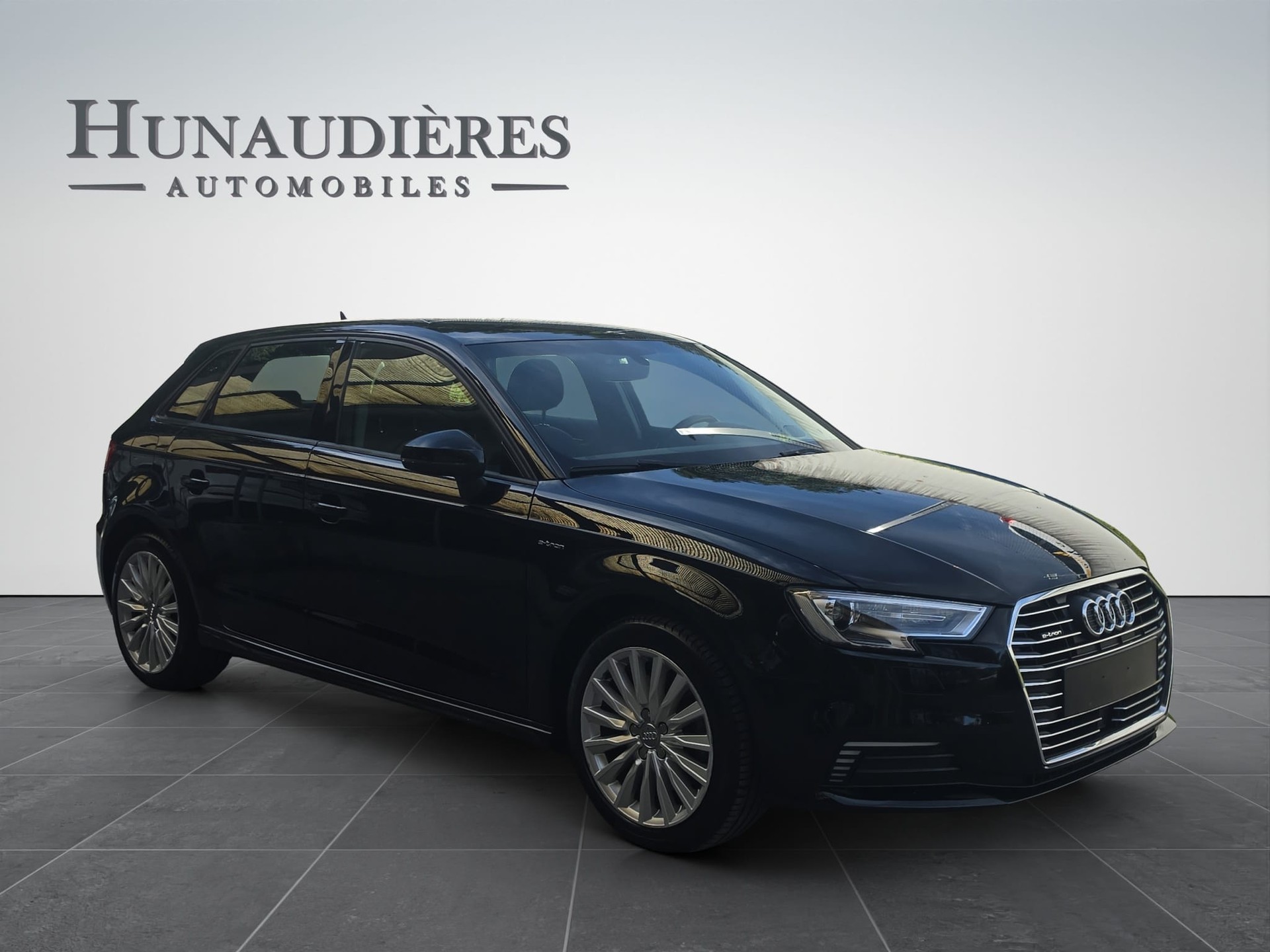 AUDI A3 Sportback 1.4 e-tron S-tronic-image-1