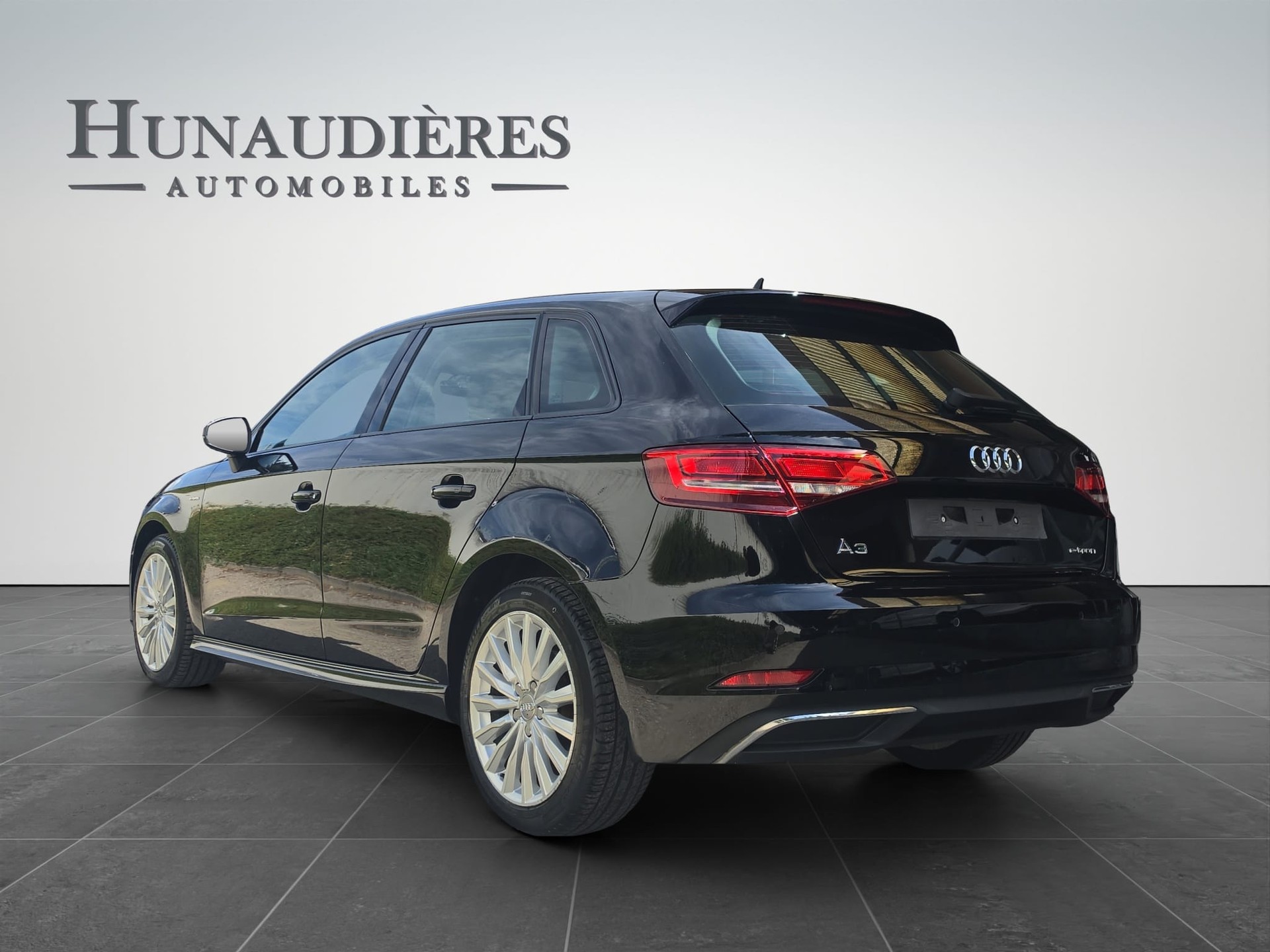 AUDI A3 Sportback 1.4 e-tron S-tronic-image-2