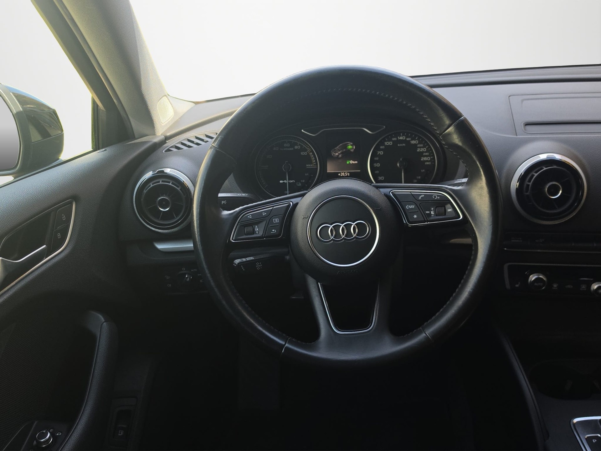 AUDI A3 Sportback 1.4 e-tron S-tronic-image-9
