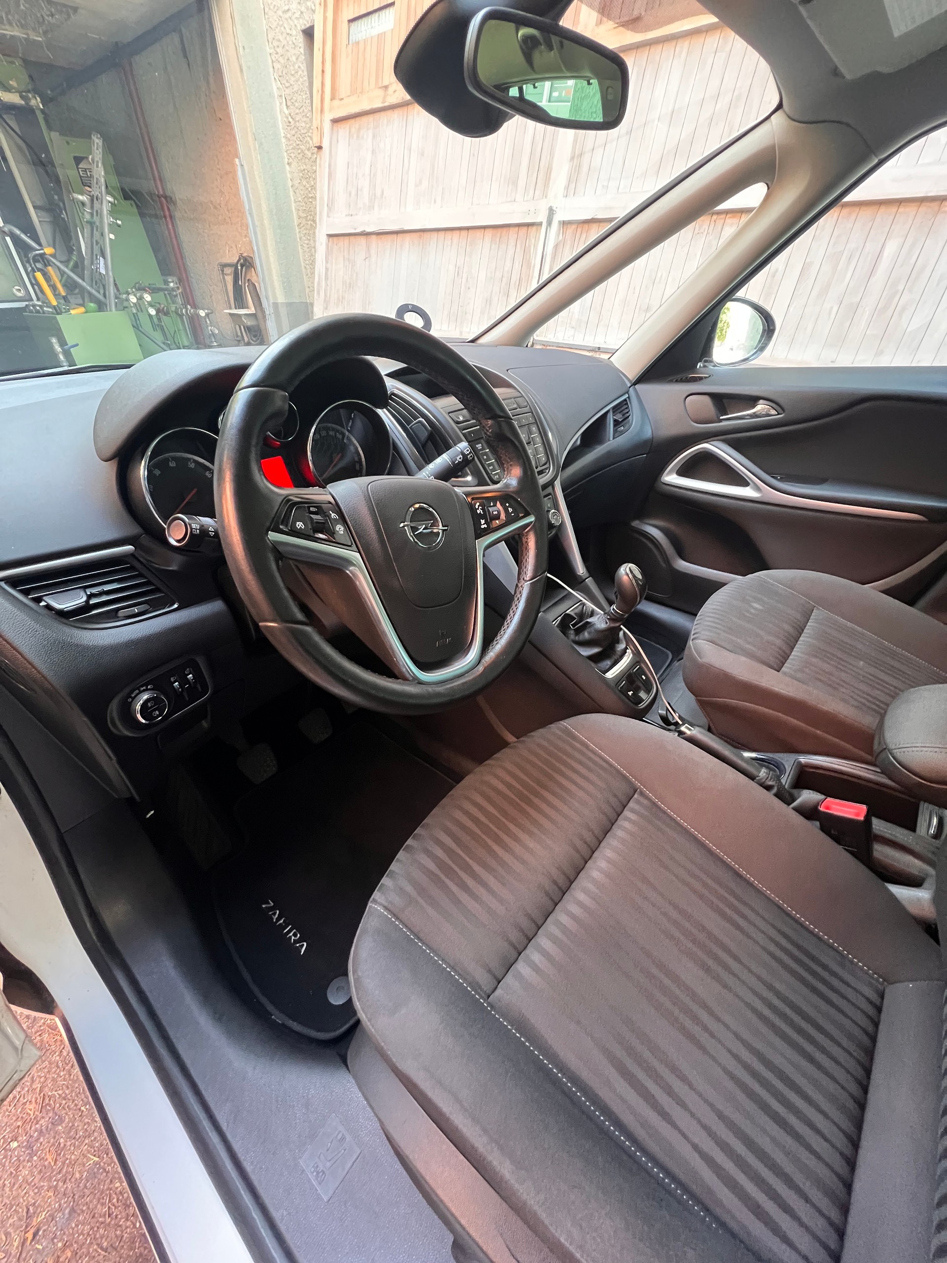OPEL Zafira Tourer 1.6i 16V CNG Turbo Cosmo-image-6