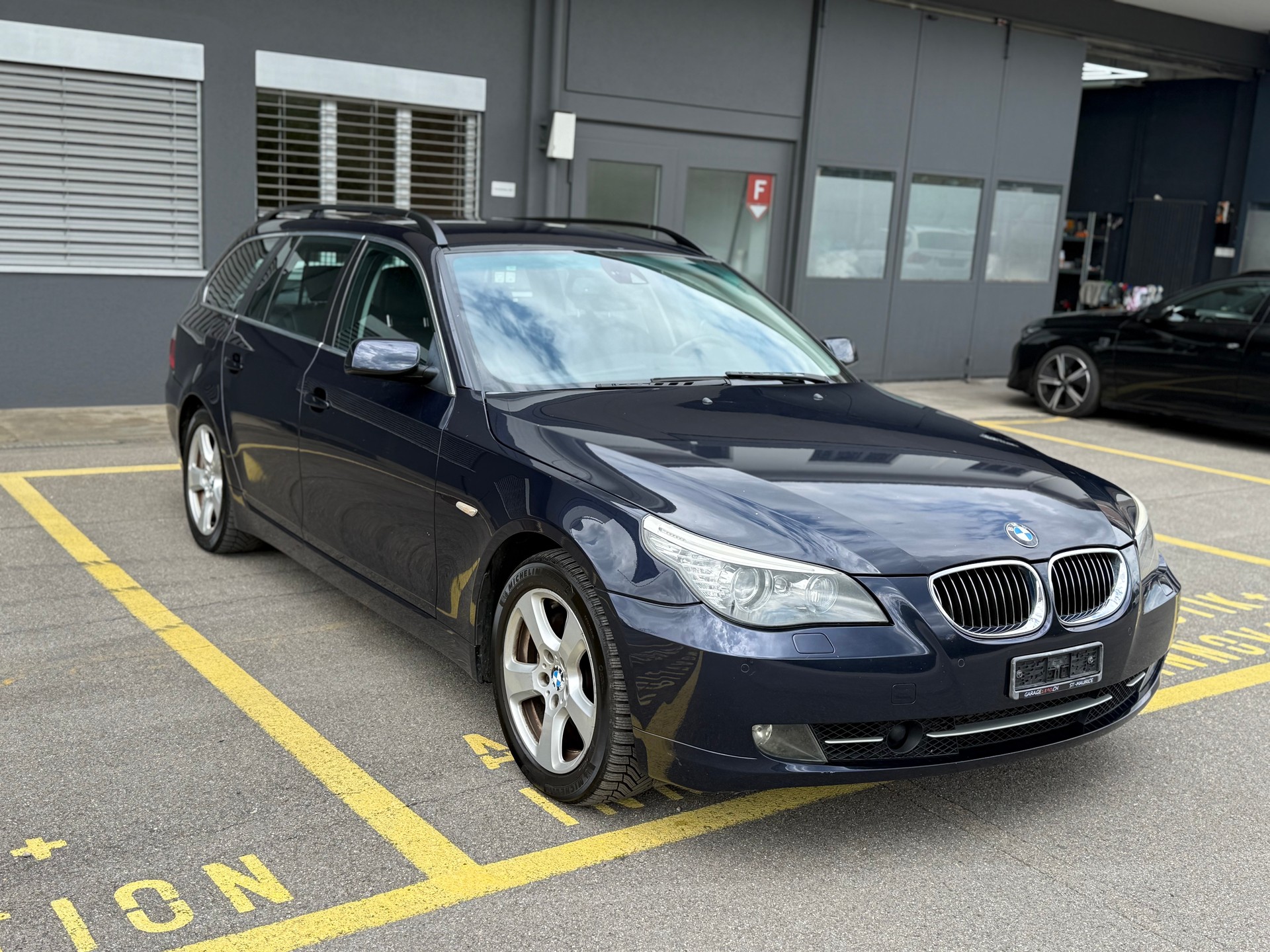 BMW 530xd Touring-image-2