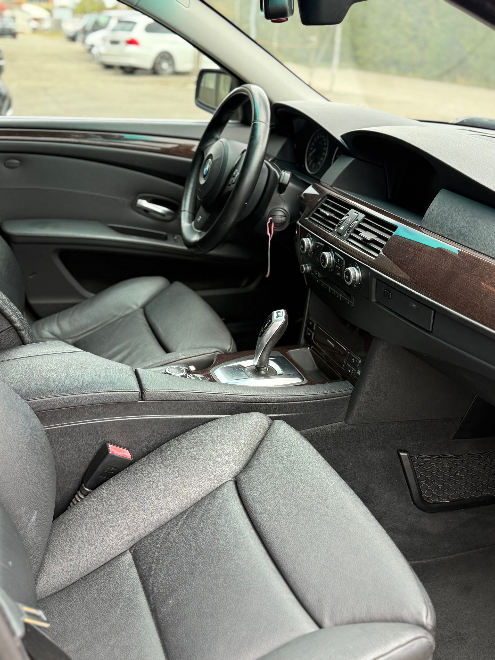 BMW 530xd Touring-image-8