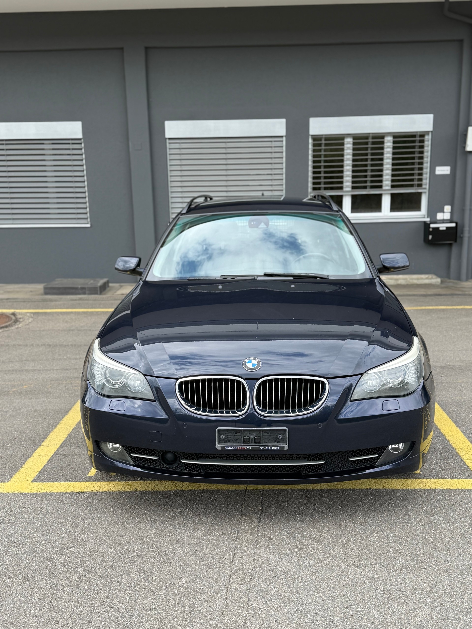 BMW 530xd Touring-image-1