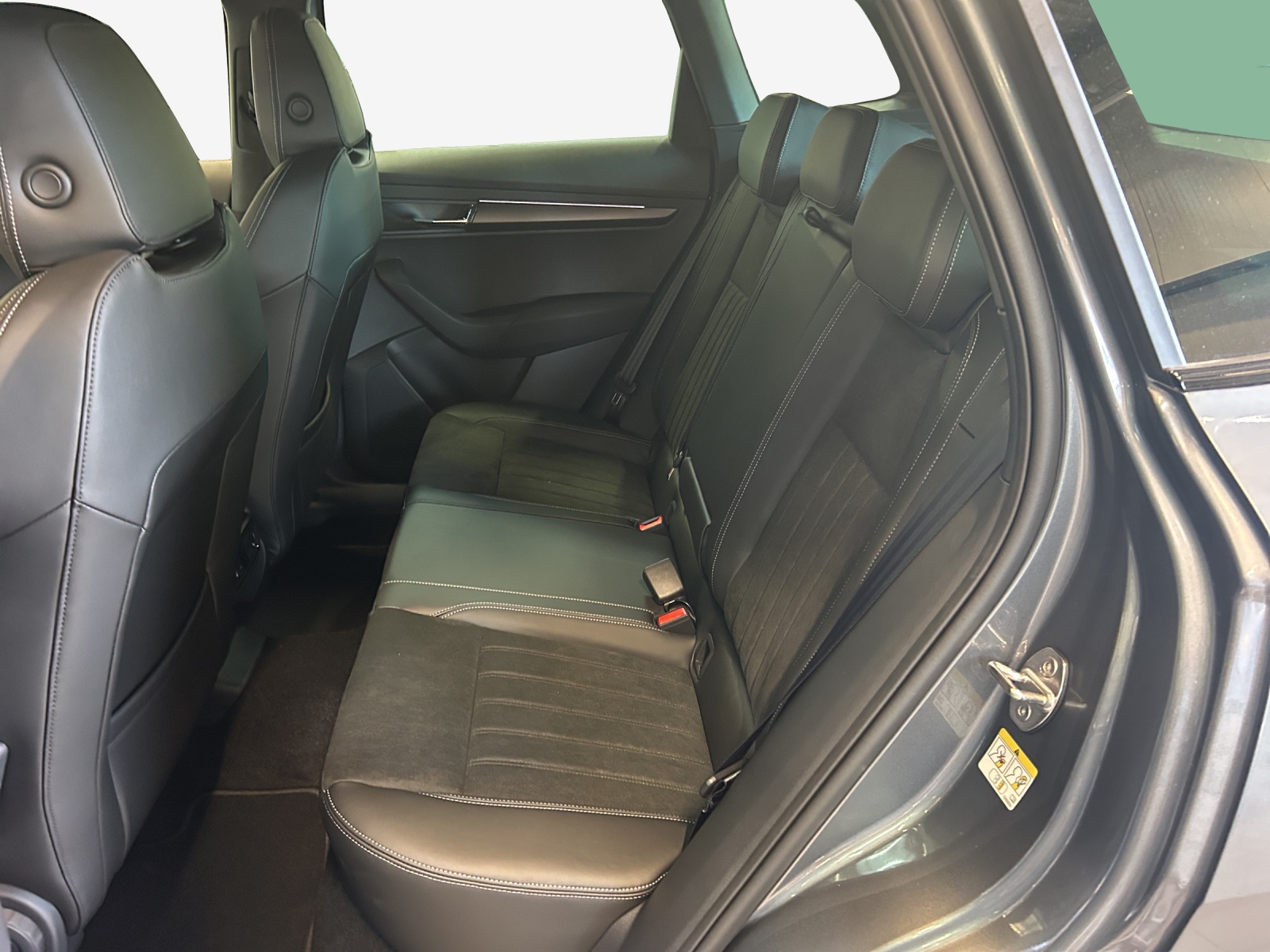 SKODA Karoq 2.0 TSI SportLine 4x4 DSG-image-11