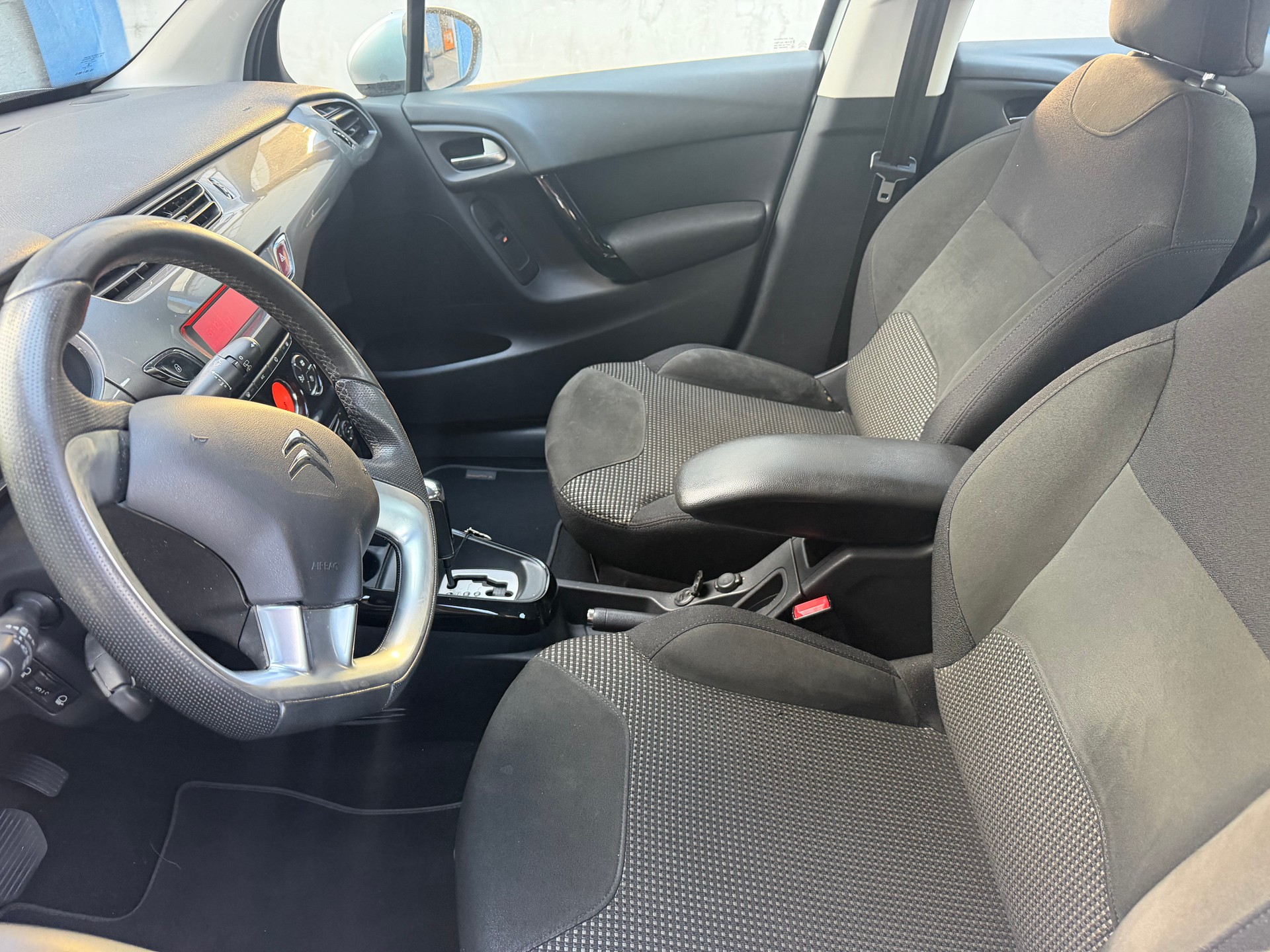 CITROEN C3 1.6i 16V Exclusive Automatic-image-6