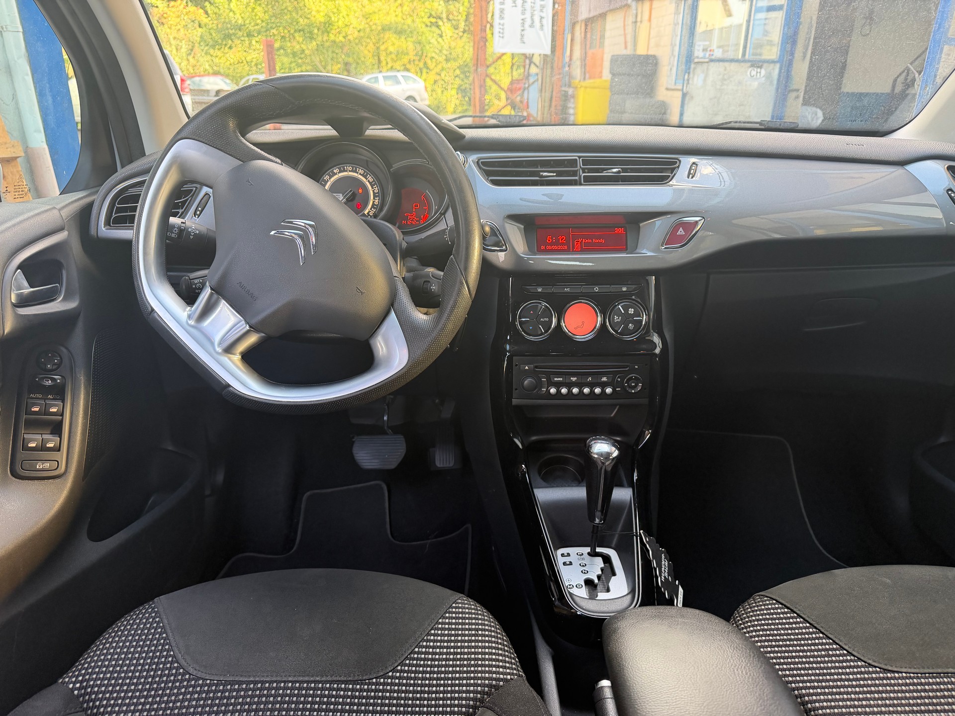 CITROEN C3 1.6i 16V Exclusive Automatic-image-2