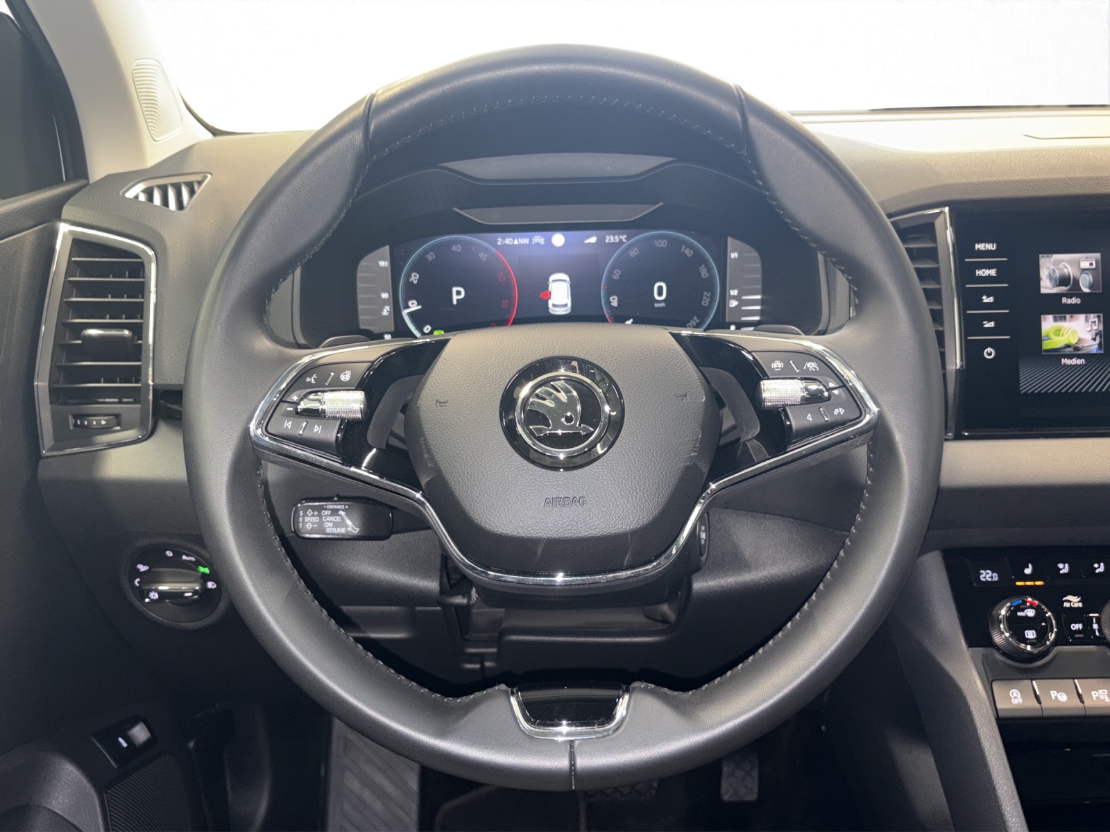 SKODA Karoq 2.0 TDI Style 4x4 DSG-image-10