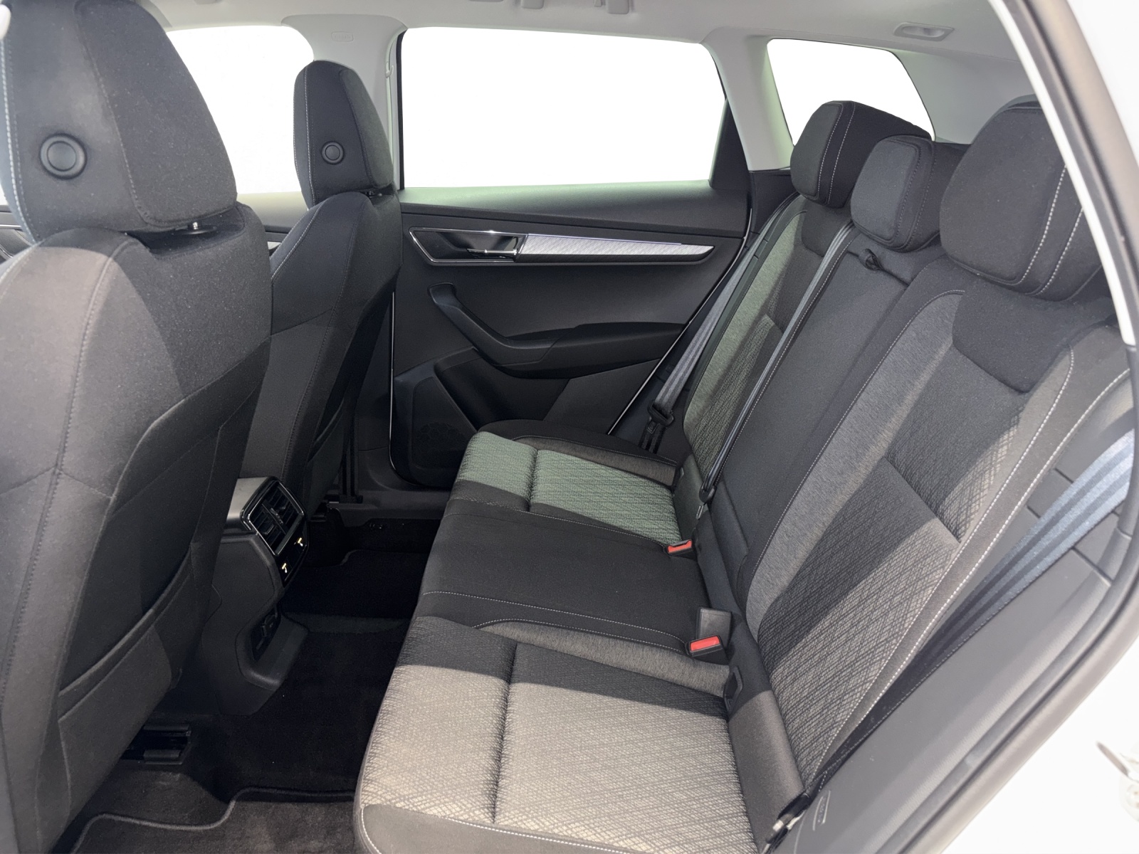 SKODA Karoq 2.0 TDI Style 4x4 DSG-image-13