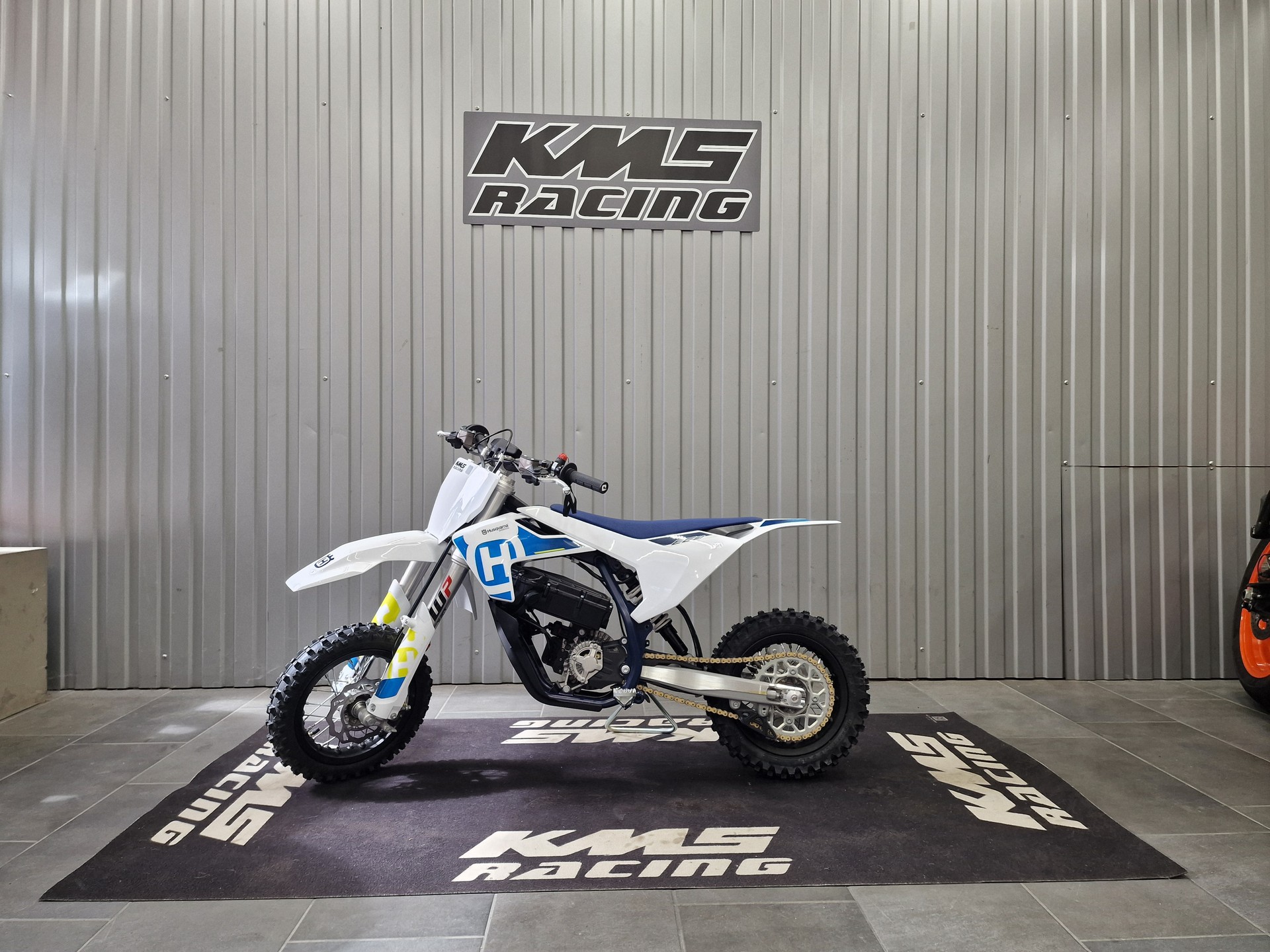 HUSQVARNA EE 3-showroom-element-1